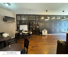 $4,200 / 900ft2 - IDEAL STOREFRONT ! - Successful History ! :) GORGEOUS SPACE! -No key